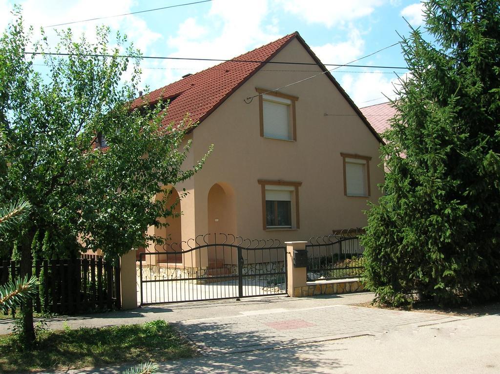 Margareta Apartman Apartment Sarvar Exterior photo